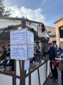 Glühwein 10 Dollar - auf einem deutschen Weihnachtsmarkt in den USA